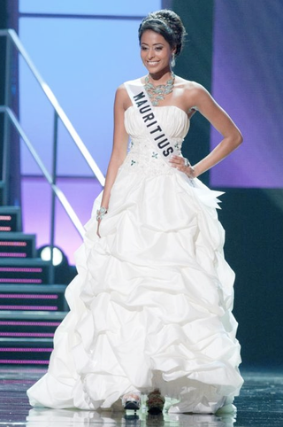 Illustration for article titled The Agony And The Ecstasy Of Miss Universe Gowns